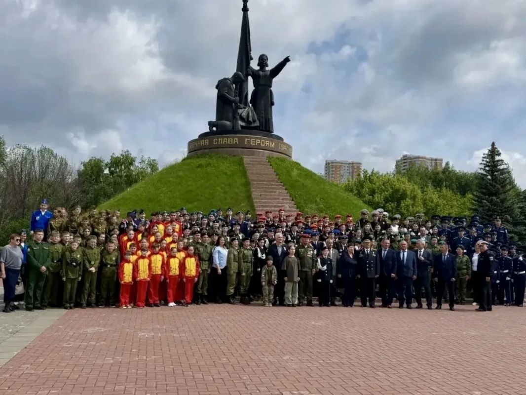 Ученики Новочебоксарского кадетского лицея приняли участие в Уроке Мужества в Парке Победы города Чебоксары Ученики Новочебоксарского кадетского лицея приняли участие в Уроке Мужества в Парке Победы города Чебоксары