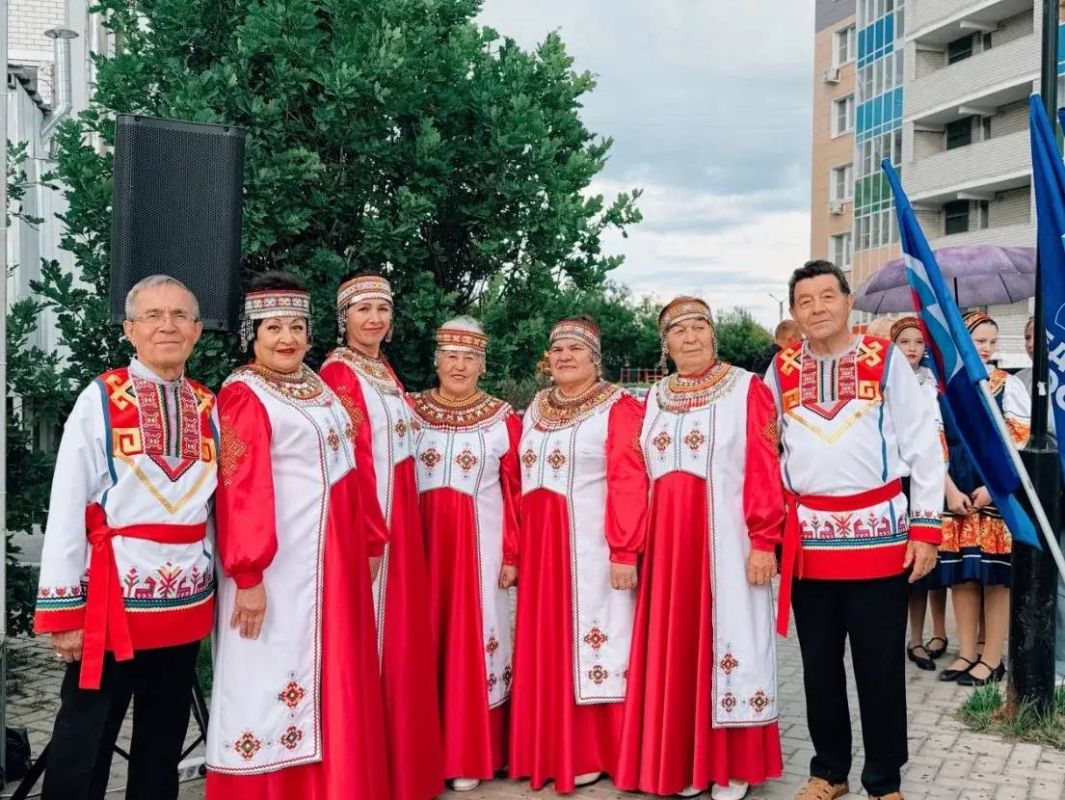 В Чебоксарах в преддверии Дня Республики прошли праздничные мероприятия в рамках проекта "Яркое лето Чувашии" В Чебоксарах в преддверии Дня Республики прошли праздничные мероприятия в рамках проекта "Яркое лето Чувашии"