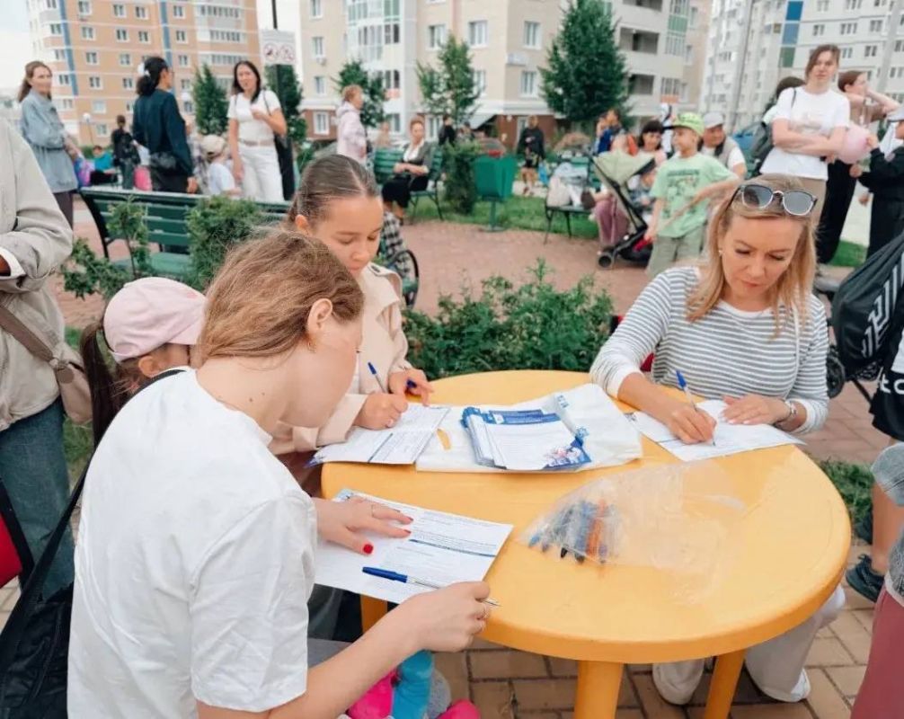 В Чебоксарах в преддверии Дня Республики прошли праздничные мероприятия в рамках проекта "Яркое лето Чувашии" В Чебоксарах в преддверии Дня Республики прошли праздничные мероприятия в рамках проекта "Яркое лето Чувашии"