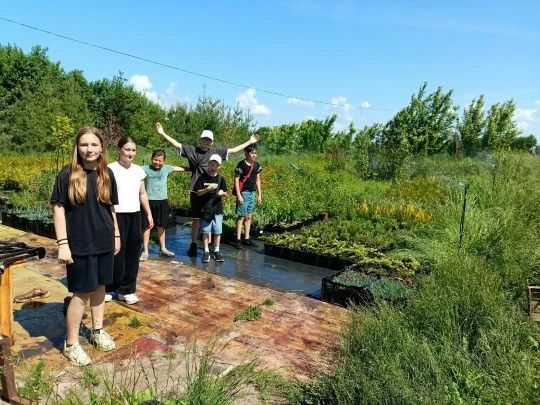 «От семечка до шедевра: школьники из Пикшика погрузились в мир растений в агропарке "АлиСад"» «От семечка до шедевра: школьники из Пикшика погрузились в мир растений в агропарке "АлиСад"»