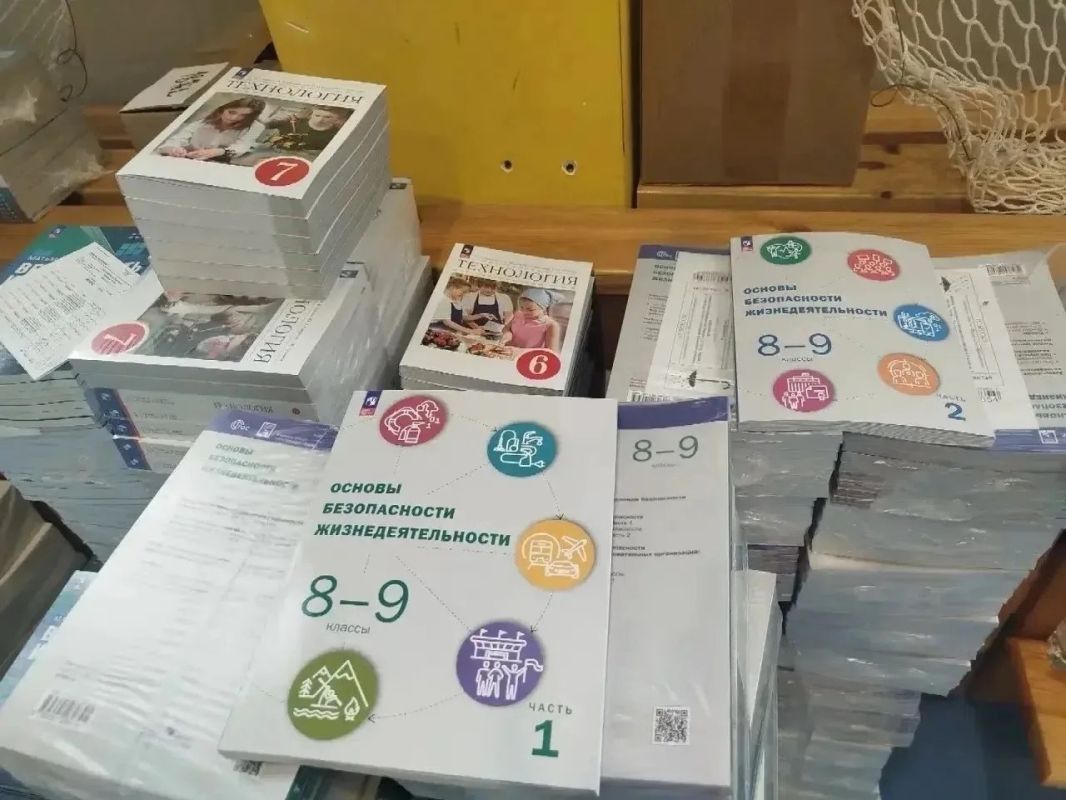 В Чувашию привезли более 64 тысячи учебников для школьников В Чувашию привезли более 64 тысячи учебников для школьников