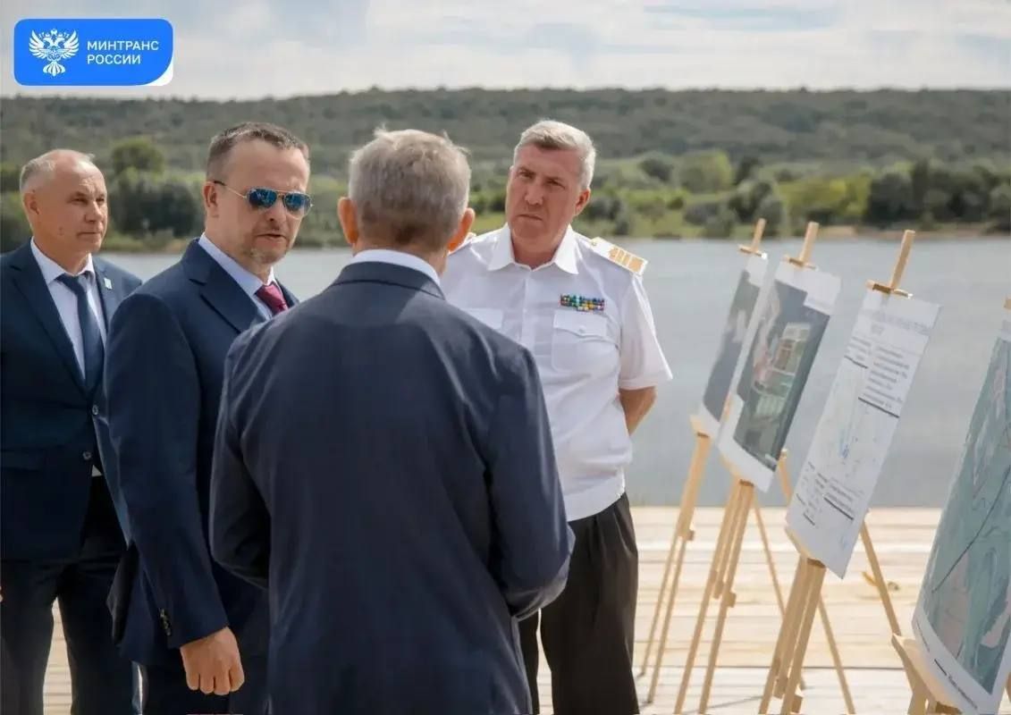 Новочебоксарский грузовой причал посетили министр транспорта России Андрей Никитин и Глава Чувашии Олег Николаев Новочебоксарский грузовой причал посетили министр транспорта России Андрей Никитин и Глава Чувашии Олег Николаев