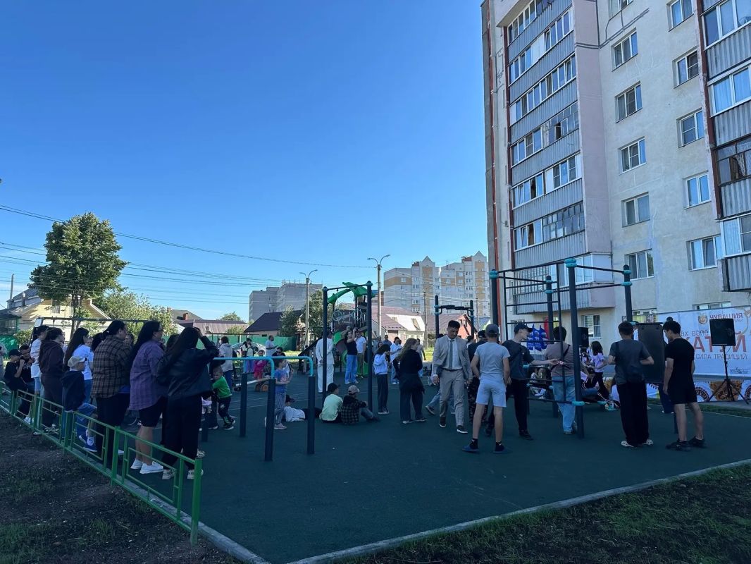 В Чебоксарах появились две новые детские площадки благодаря участию жителей в программе «НИМЕ — Народный бюджет» В Чебоксарах появились две новые детские площадки благодаря участию жителей в программе «НИМЕ — Народный бюджет»