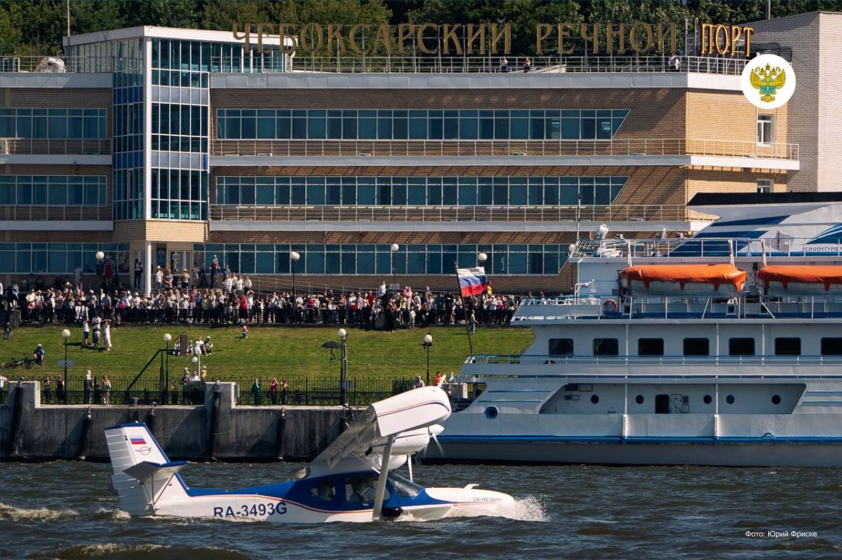 Возможности отечественных гидросамолетов оценили министр транспорта Андрей Никитин и руководитель Росавиации Дмитрий Ядров в ходе визита в Чувашию Возможности отечественных гидросамолетов оценили министр транспорта Андрей Никитин и руководитель Росавиации Дмитрий Ядров в ходе визита в Чувашию