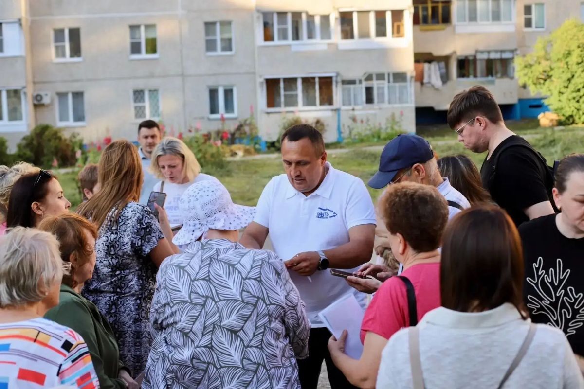 В Чебоксарах продолжаются встречи с жителями, обсуждаются вопросы ремонта и благоустройства дворовых территорий В Чебоксарах продолжаются встречи с жителями, обсуждаются вопросы ремонта и благоустройства дворовых территорий