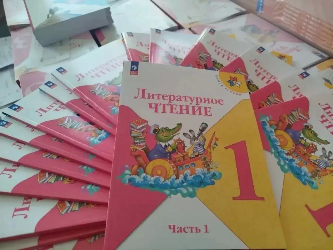 Дмитрий Захаров:. К 1 сентября продолжаем поставлять учебники в школы Чувашии Дмитрий Захаров:. К 1 сентября продолжаем поставлять учебники в школы Чувашии