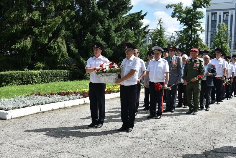 В МВД по Чувашской Республике прошли мероприятия, посвященные 106-ой годовщине образования органов внутренних дел региона В МВД по Чувашской Республике прошли мероприятия, посвященные 106-ой годовщине образования органов внутренних дел региона