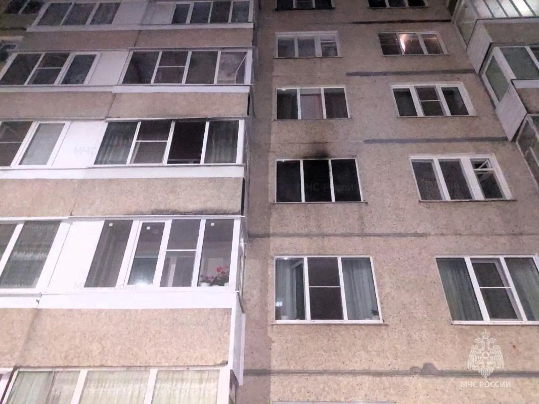 Квартира загорелась из-за неисправной люстры Квартира загорелась из-за неисправной люстры