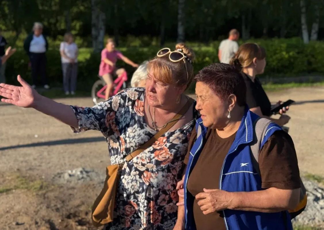 В Лапсарском парке проверили процесс благоустройства, которое стало возможным благодаря инициативным жителям и программе "НИМЕ" В Лапсарском парке проверили процесс благоустройства, которое стало возможным благодаря инициативным жителям и программе "НИМЕ"