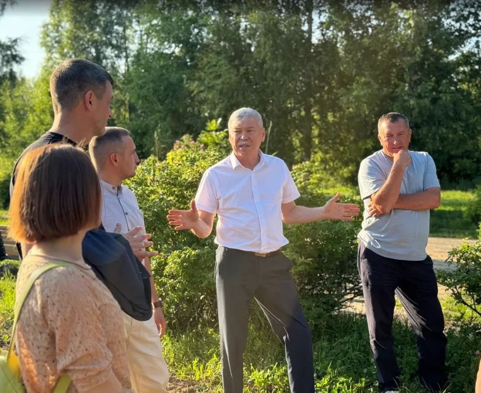 В Лапсарском парке проверили процесс благоустройства, которое стало возможным благодаря инициативным жителям и программе "НИМЕ" В Лапсарском парке проверили процесс благоустройства, которое стало возможным благодаря инициативным жителям и программе "НИМЕ"