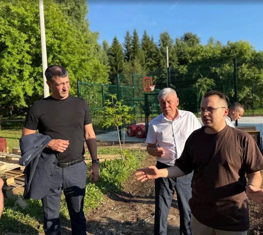 В Лапсарском парке проверили процесс благоустройства, которое стало возможным благодаря инициативным жителям и программе "НИМЕ" В Лапсарском парке проверили процесс благоустройства, которое стало возможным благодаря инициативным жителям и программе "НИМЕ"