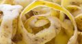 Секреты крепкой рассады: как старый метод с дрожжами и картофельными очистками удивил огородников