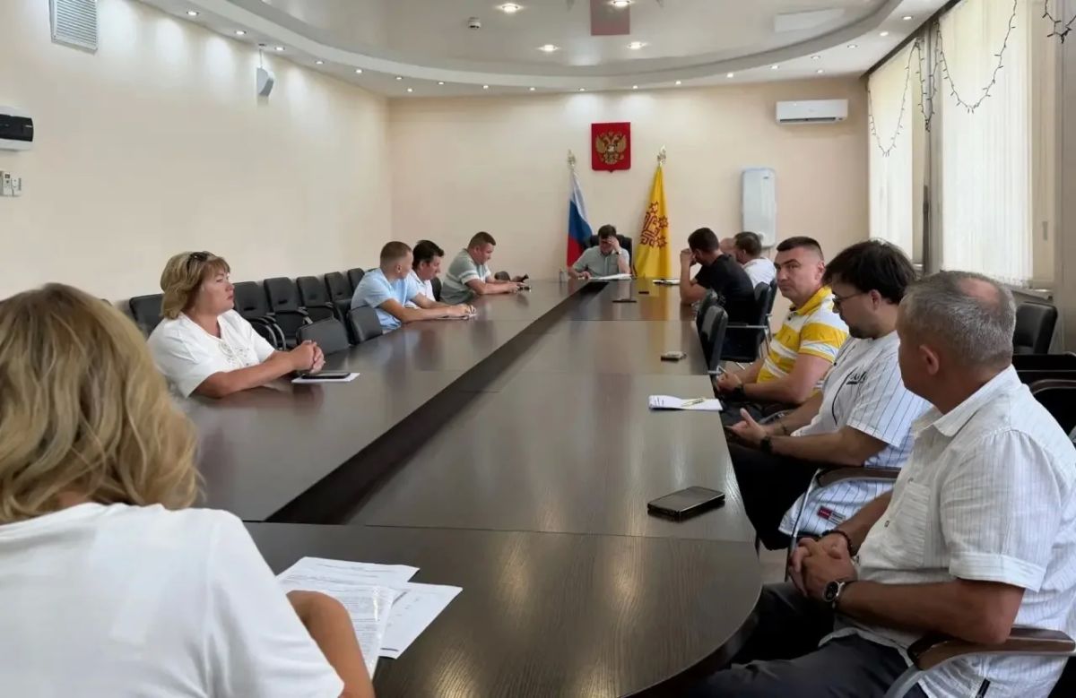 Панорама событий: в Калининском районе сделали "Шаг к здоровью", поздравили юбиляров семейной жизни и обсудили подготовку к осенне-зимнему периоду Панорама событий: в Калининском районе сделали "Шаг к здоровью", поздравили юбиляров семейной жизни и обсудили подготовку к осенне-зимнему периоду
