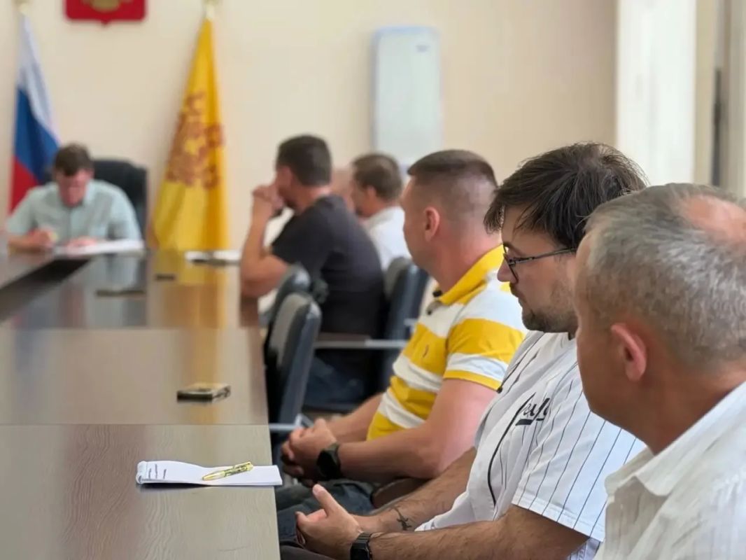 Панорама событий: в Калининском районе сделали "Шаг к здоровью", поздравили юбиляров семейной жизни и обсудили подготовку к осенне-зимнему периоду Панорама событий: в Калининском районе сделали "Шаг к здоровью", поздравили юбиляров семейной жизни и обсудили подготовку к осенне-зимнему периоду