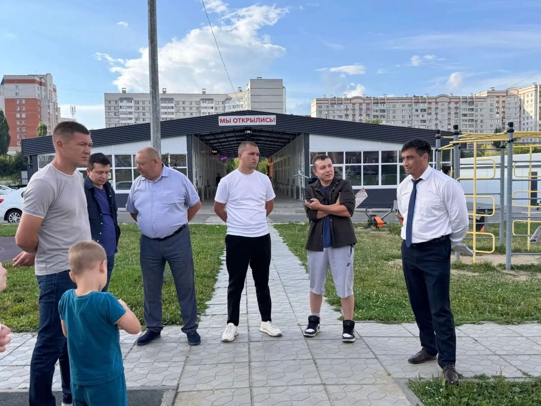 Единый информационный день в Калининском районе вчера завершился встречами во дворах Единый информационный день в Калининском районе вчера завершился встречами во дворах