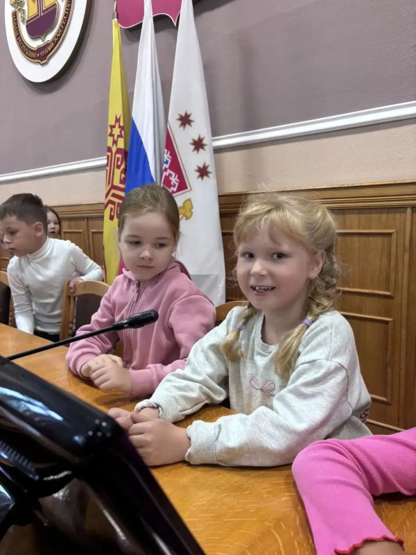 Юные жители Чебоксар в гостях у администрации города: экскурсия в мир городского управления Юные жители Чебоксар в гостях у администрации города: экскурсия в мир городского управления