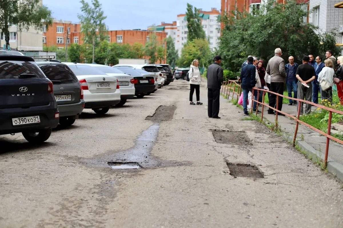 В Чебоксарах продолжается благоустройство дворов в рамках республиканской программы Главы Чувашии Олега Николаева "НИМЕ - Народный бюджет" В Чебоксарах продолжается благоустройство дворов в рамках республиканской программы Главы Чувашии Олега Николаева "НИМЕ - Народный бюджет"