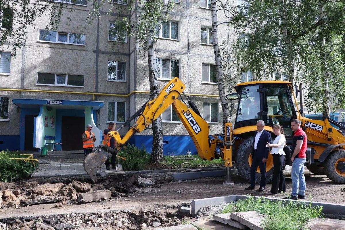 В Чебоксарах продолжается благоустройство дворов в рамках республиканской программы Главы Чувашии Олега Николаева "НИМЕ - Народный бюджет" В Чебоксарах продолжается благоустройство дворов в рамках республиканской программы Главы Чувашии Олега Николаева "НИМЕ - Народный бюджет"