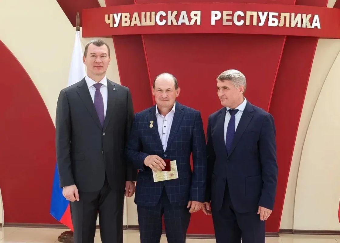 В рамках рабочего визита министр спорта РФ Михаил Дегтярёв провёл встречу с Главой Чувашии Олегом Николаевым В рамках рабочего визита министр спорта РФ Михаил Дегтярёв провёл встречу с Главой Чувашии Олегом Николаевым