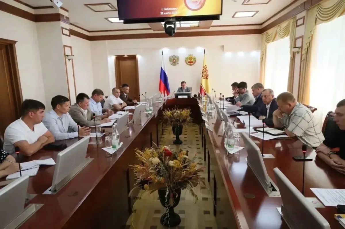 Дмитрий Захаров:. Вместе с вице-премьерами Владимиром Степановым и Олегом Марковым провели совещание с подрядчиками, которые занимаются капремонтом 38 школ Дмитрий Захаров:. Вместе с вице-премьерами Владимиром Степановым и Олегом Марковым провели совещание с подрядчиками, которые занимаются капремонтом 38 школ