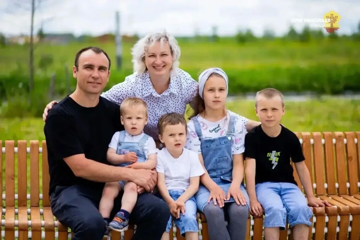 Две семьи из Чувашии удостоены медали ордена «Родительская слава»