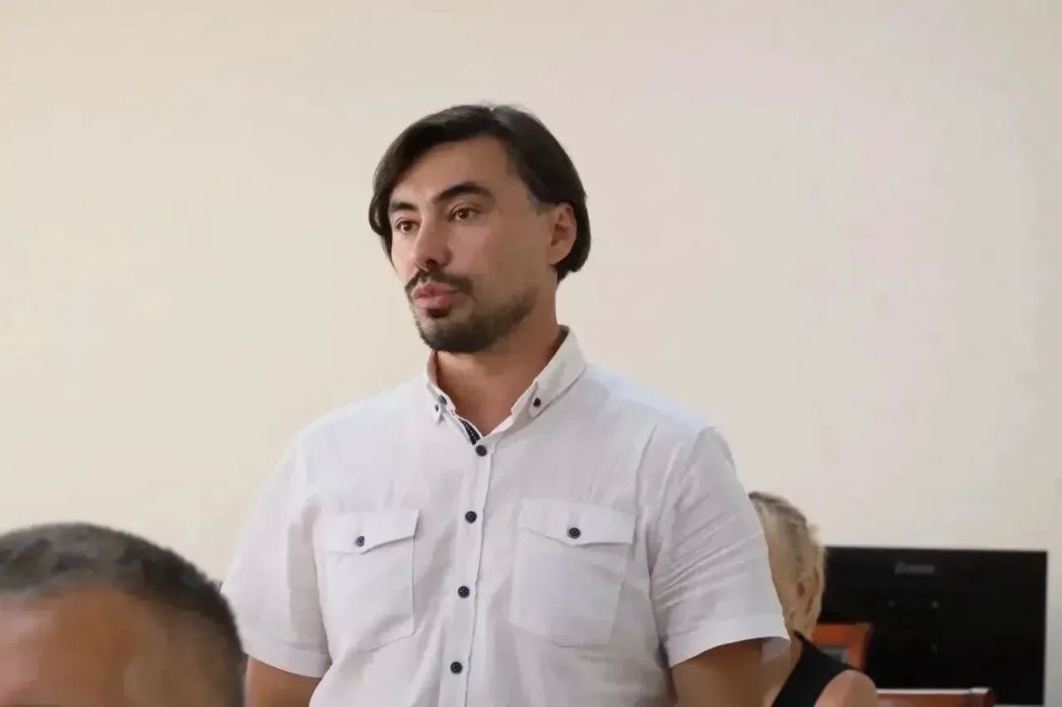 Дмитрий Захаров:. Вместе с вице-премьерами Владимиром Степановым и Олегом Марковым провели совещание с подрядчиками, которые занимаются капремонтом 38 школ Дмитрий Захаров:. Вместе с вице-премьерами Владимиром Степановым и Олегом Марковым провели совещание с подрядчиками, которые занимаются капремонтом 38 школ