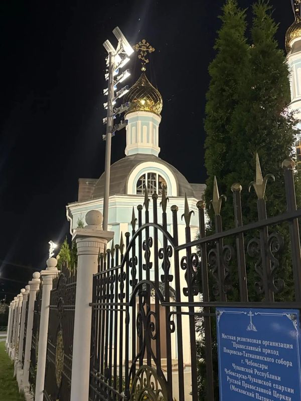 Мы уже рассказывали, что АО «Горсвет» обновил подсветку Покровско-Татианинского собора Мы уже рассказывали, что АО «Горсвет» обновил подсветку Покровско-Татианинского собора