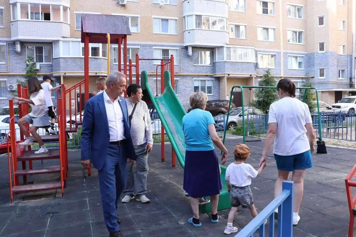 Жители сами решают, какими станут их дворы: детские площадки, дороги и безопасность Жители сами решают, какими станут их дворы: детские площадки, дороги и безопасность