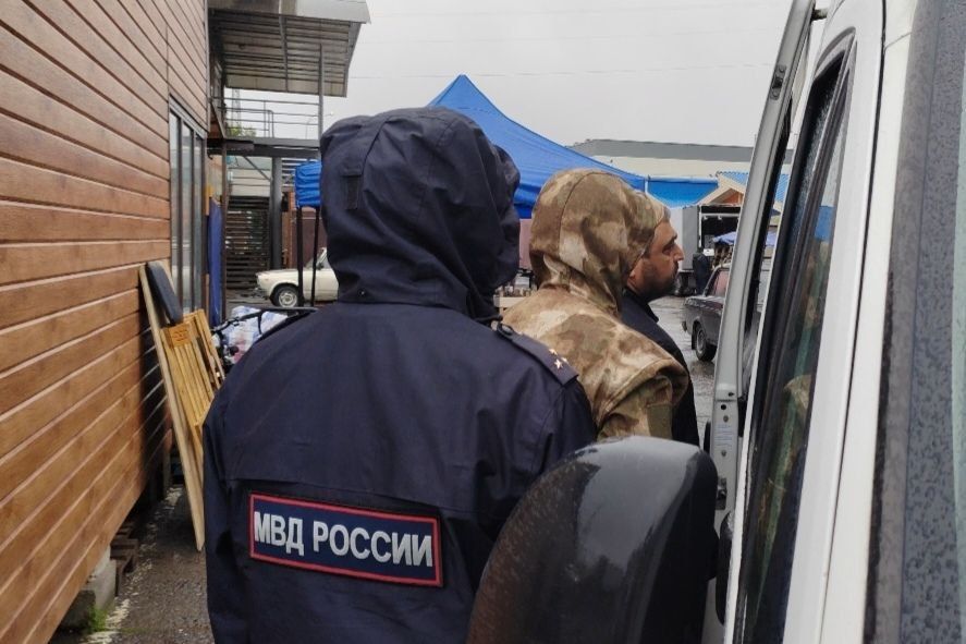 Полицейские Чебоксар проверили места массового пребывания иностранных граждан и выявили нарушения миграционного учета Полицейские Чебоксар проверили места массового пребывания иностранных граждан и выявили нарушения миграционного учета