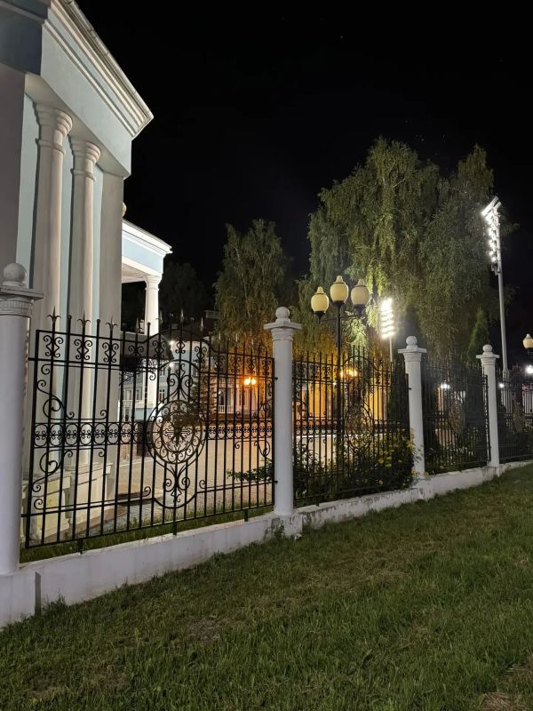 Мы уже рассказывали, что АО «Горсвет» обновил подсветку Покровско-Татианинского собора Мы уже рассказывали, что АО «Горсвет» обновил подсветку Покровско-Татианинского собора