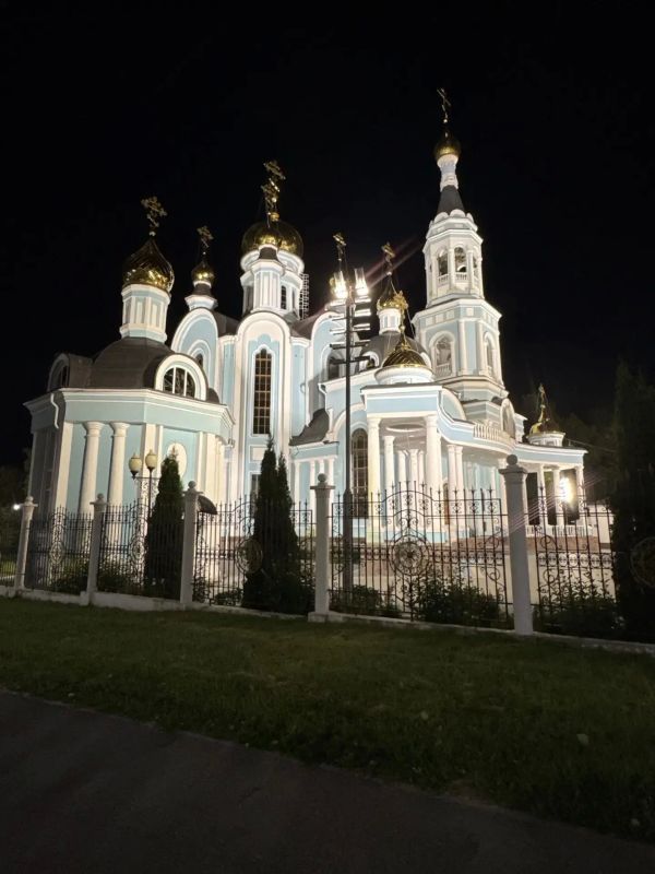 Мы уже рассказывали, что АО «Горсвет» обновил подсветку Покровско-Татианинского собора Мы уже рассказывали, что АО «Горсвет» обновил подсветку Покровско-Татианинского собора