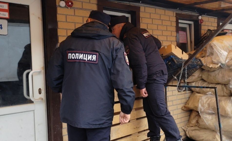 Полицейские Чебоксар проверили места массового пребывания иностранных граждан и выявили нарушения миграционного учета Полицейские Чебоксар проверили места массового пребывания иностранных граждан и выявили нарушения миграционного учета