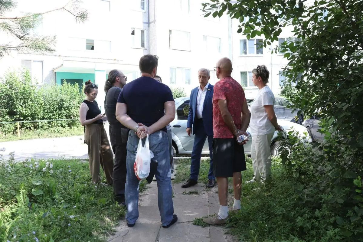 Жители сами решают, какими станут их дворы: детские площадки, дороги и безопасность Жители сами решают, какими станут их дворы: детские площадки, дороги и безопасность