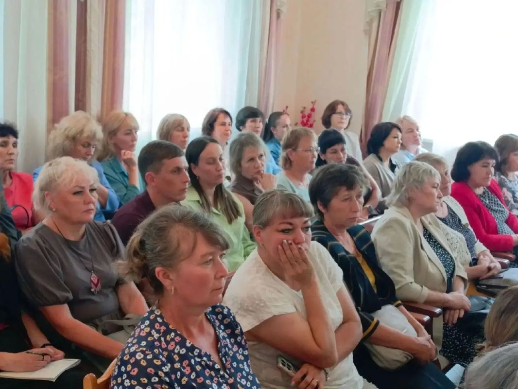 По поручению Главы Чувашии Олега Николаева и Председателя Кабинета Министров Чувашской Республики Сергея Артамонова министр здравоохранения Чувашии Лариса Тарасова с командой Правительства региона продолжает выезжать в... По поручению Главы Чувашии Олега Николаева и Председателя Кабинета Министров Чувашской Республики Сергея Артамонова министр здравоохранения Чувашии Лариса Тарасова с командой Правительства региона продолжает выезжать в...