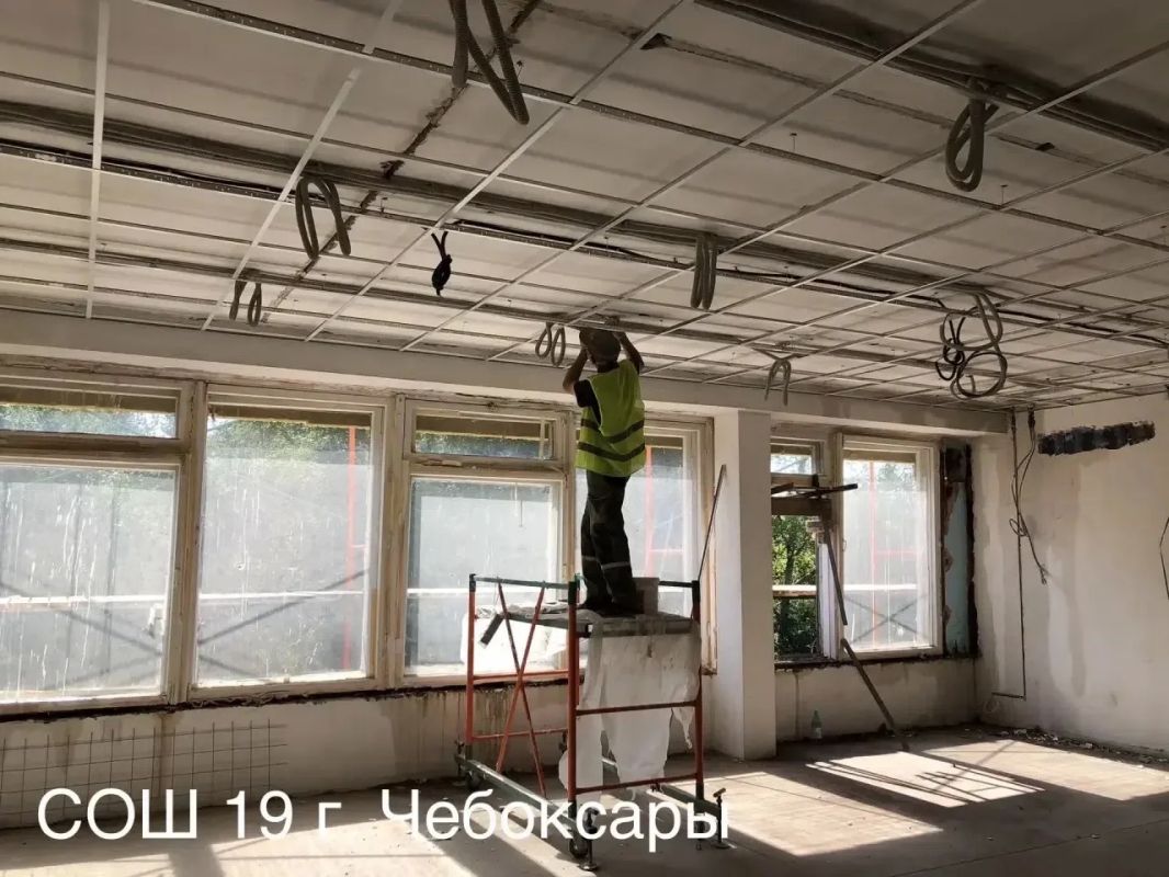 Дмитрий Захаров:. Сегодня начал субботу с объезда двух школ, где идет капитальный ремонт Дмитрий Захаров:. Сегодня начал субботу с объезда двух школ, где идет капитальный ремонт