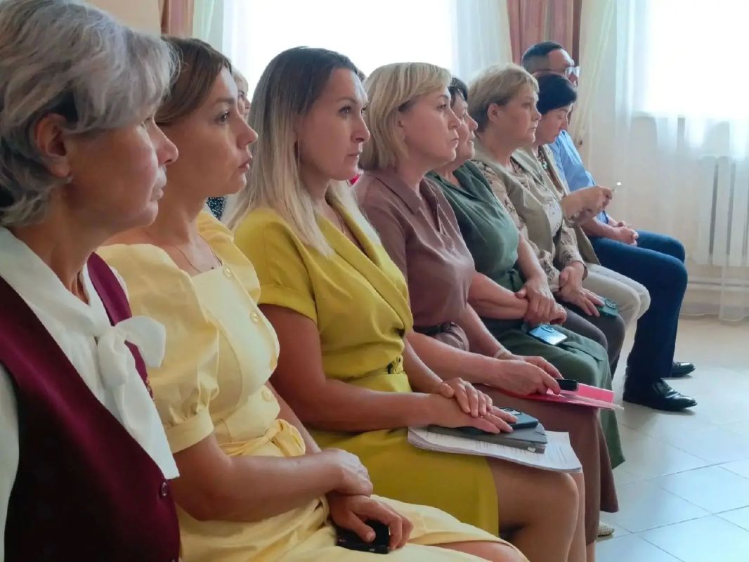 По поручению Главы Чувашии Олега Николаева и Председателя Кабинета Министров Чувашской Республики Сергея Артамонова министр здравоохранения Чувашии Лариса Тарасова с командой Правительства региона продолжает выезжать в... По поручению Главы Чувашии Олега Николаева и Председателя Кабинета Министров Чувашской Республики Сергея Артамонова министр здравоохранения Чувашии Лариса Тарасова с командой Правительства региона продолжает выезжать в...