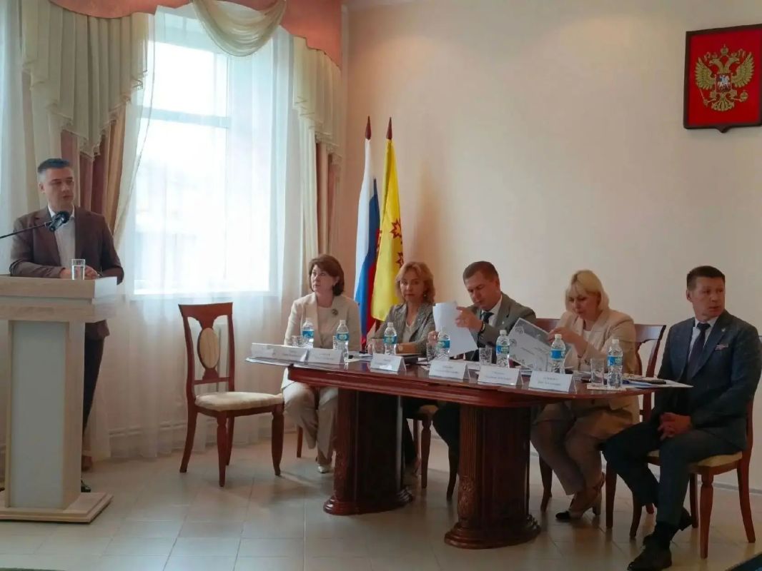 По поручению Главы Чувашии Олега Николаева и Председателя Кабинета Министров Чувашской Республики Сергея Артамонова министр здравоохранения Чувашии Лариса Тарасова с командой Правительства региона продолжает выезжать в... По поручению Главы Чувашии Олега Николаева и Председателя Кабинета Министров Чувашской Республики Сергея Артамонова министр здравоохранения Чувашии Лариса Тарасова с командой Правительства региона продолжает выезжать в...