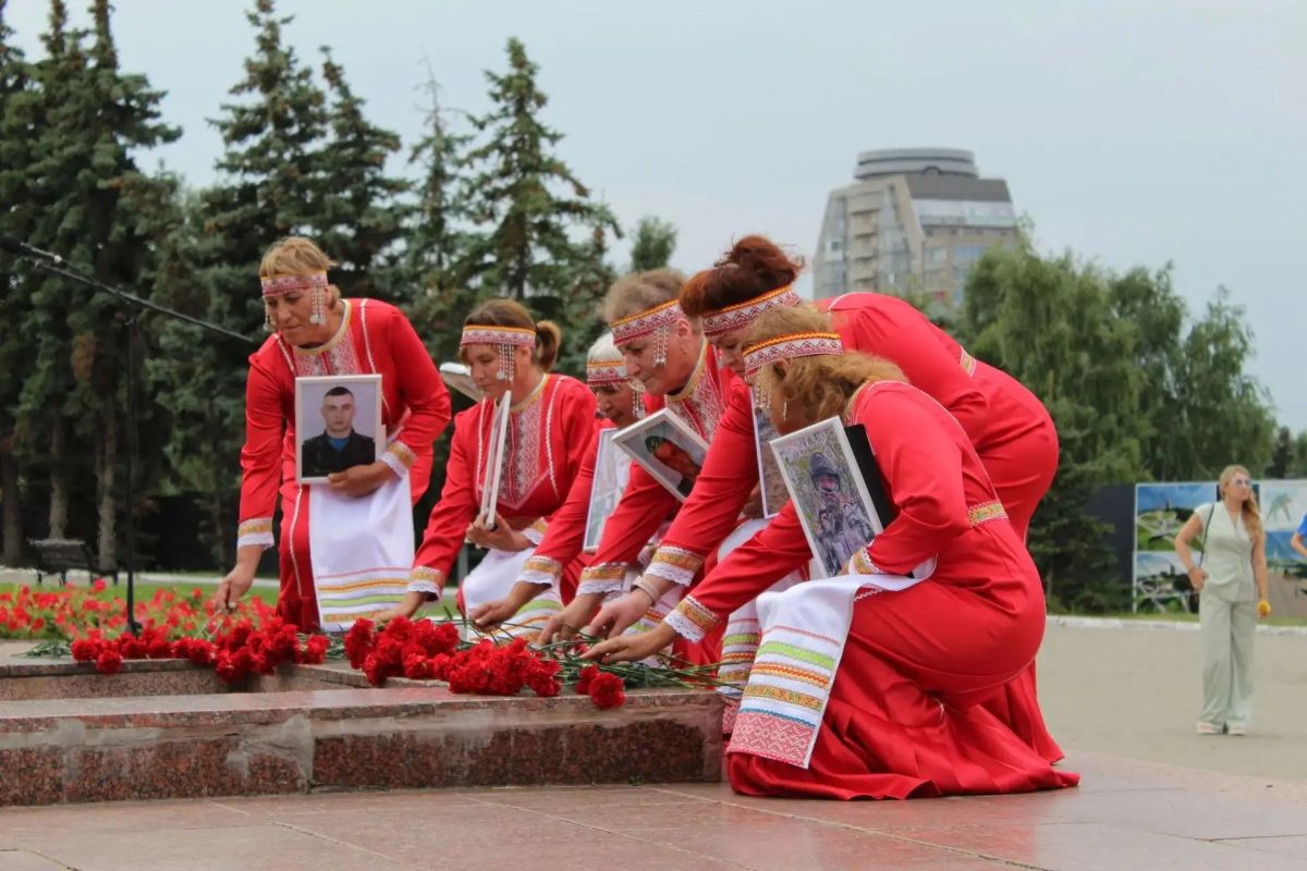 Чебоксары присоедились к всероссийской памятной акции «Ангелы Донбасса», приуроченная ко Дню памяти детей - жертв войны в Донбассе Чебоксары присоедились к всероссийской памятной акции «Ангелы Донбасса», приуроченная ко Дню памяти детей - жертв войны в Донбассе
