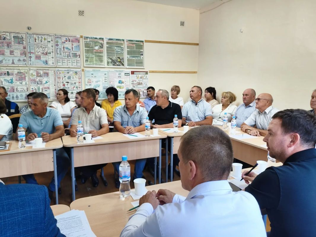 «Открытый разговор» в Урмарском округе: чистая вода, аварийное жилье и планы до 2030 года «Открытый разговор» в Урмарском округе: чистая вода, аварийное жилье и планы до 2030 года