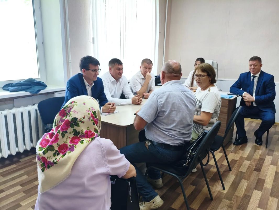 «Открытый разговор» в Урмарском округе: чистая вода, аварийное жилье и планы до 2030 года «Открытый разговор» в Урмарском округе: чистая вода, аварийное жилье и планы до 2030 года