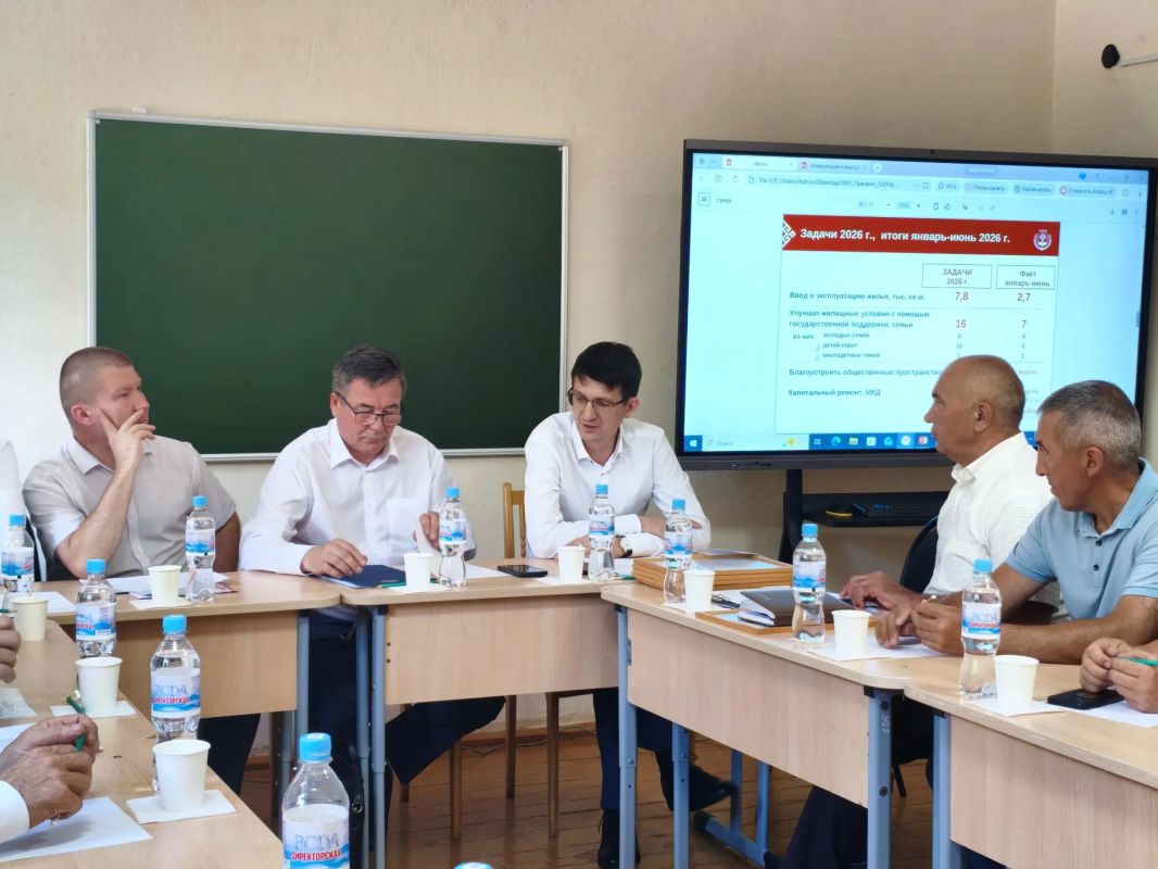 «Открытый разговор» в Урмарском округе: чистая вода, аварийное жилье и планы до 2030 года «Открытый разговор» в Урмарском округе: чистая вода, аварийное жилье и планы до 2030 года