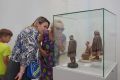 Министр культуры Чувашии Светлана Каликова вместе с семьями участников СВО посетила выставку «Народности России» Императорского фарфорового завода в Центре современного искусства