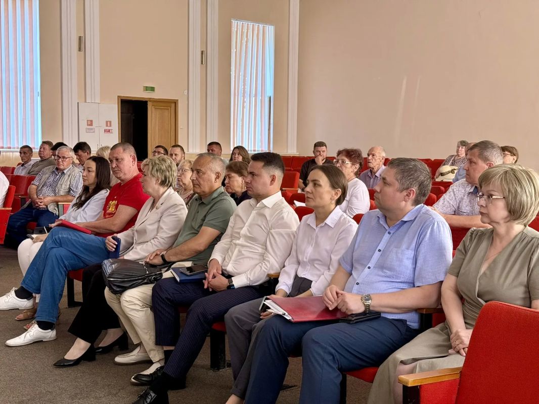 Вопросы благоустройства города обсудили на встрече с руководителями управляющих компаний Вопросы благоустройства города обсудили на встрече с руководителями управляющих компаний