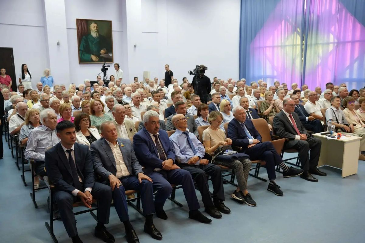 Леонид Черкесов: В день 100летия со дня рождения Ильи Павловича Прокопьева в республике прошла масштабная научнопрактическая конференция, посвящённая его жизни и многогранной деятельности Леонид Черкесов: В день 100летия со дня рождения Ильи Павловича Прокопьева в республике прошла масштабная научнопрактическая конференция, посвящённая его жизни и многогранной деятельности