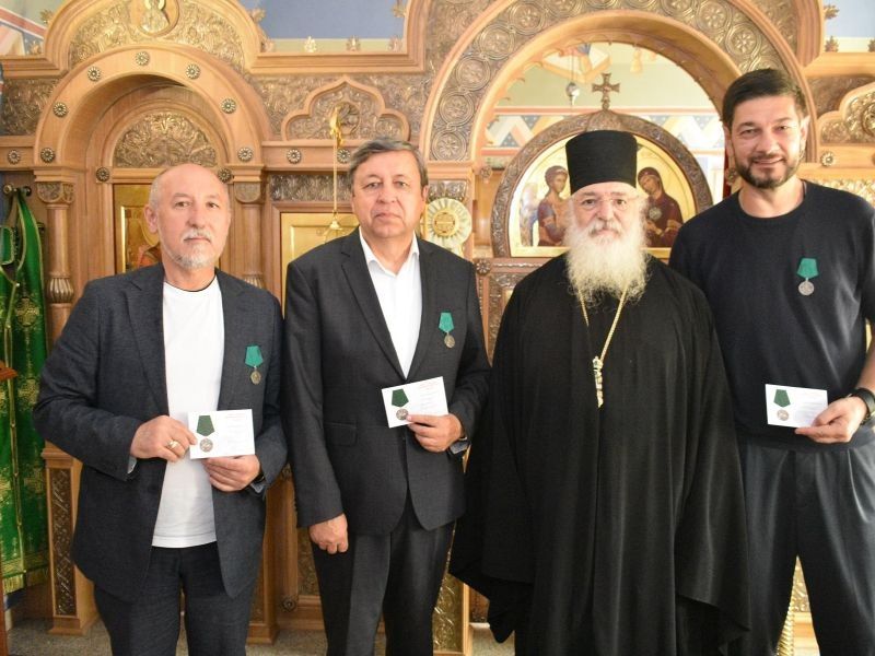 Памятной медалью Свято–Троицкого мужского монастыря города Чебоксары отмечены представители Общественного совета при МВД по Чувашии