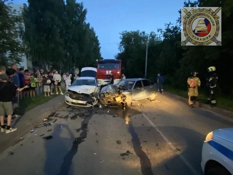 Встречная полоса снова стала местом тяжёлой аварии Встречная полоса снова стала местом тяжёлой аварии