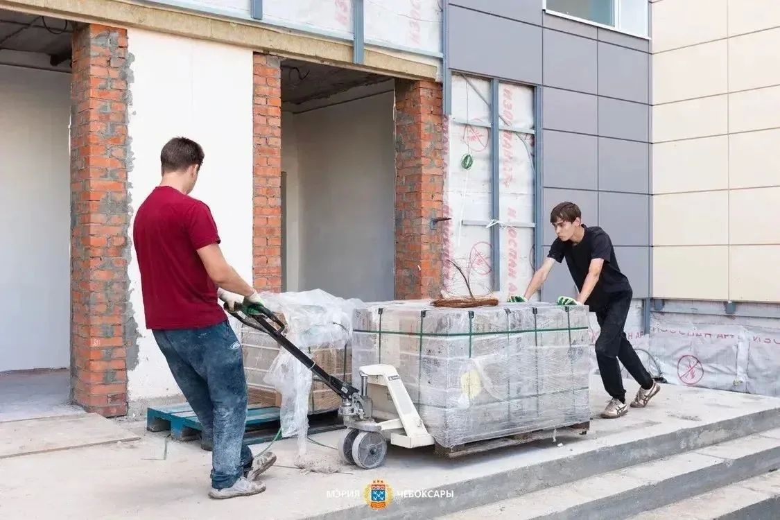 Суббота в Чебоксарах: школы готовят к новому учебному году Суббота в Чебоксарах: школы готовят к новому учебному году