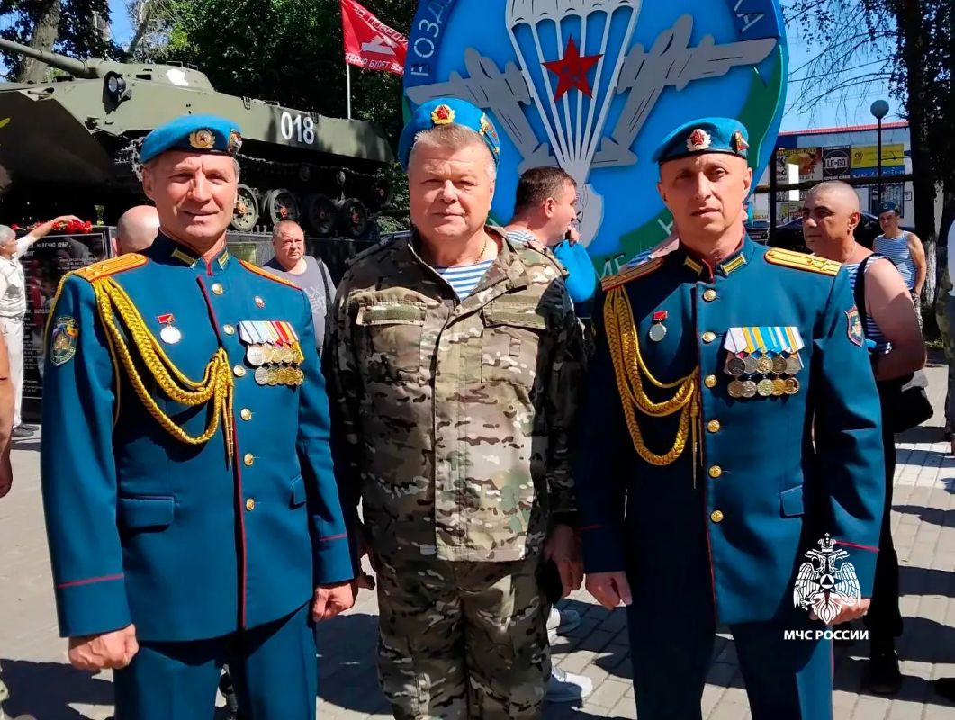 В Канаше прошел праздник в честь Дня ВДВ В Канаше прошел праздник в честь Дня ВДВ