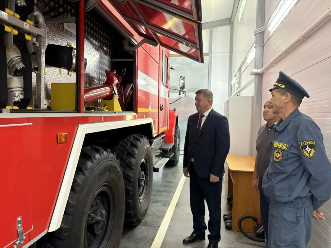 В рамках проведения Кабинетом Министров Чувашской Республики мероприятия «Открытый разговор» министр Чувашской Республики по делам гражданской обороны и чрезвычайным ситуациям Сергей Павлов посетил отдельный пост пожарной... В рамках проведения Кабинетом Министров Чувашской Республики мероприятия «Открытый разговор» министр Чувашской Республики по делам гражданской обороны и чрезвычайным ситуациям Сергей Павлов посетил отдельный пост пожарной...