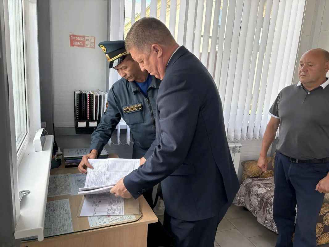 В рамках проведения Кабинетом Министров Чувашской Республики мероприятия «Открытый разговор» министр Чувашской Республики по делам гражданской обороны и чрезвычайным ситуациям Сергей Павлов посетил отдельный пост пожарной... В рамках проведения Кабинетом Министров Чувашской Республики мероприятия «Открытый разговор» министр Чувашской Республики по делам гражданской обороны и чрезвычайным ситуациям Сергей Павлов посетил отдельный пост пожарной...